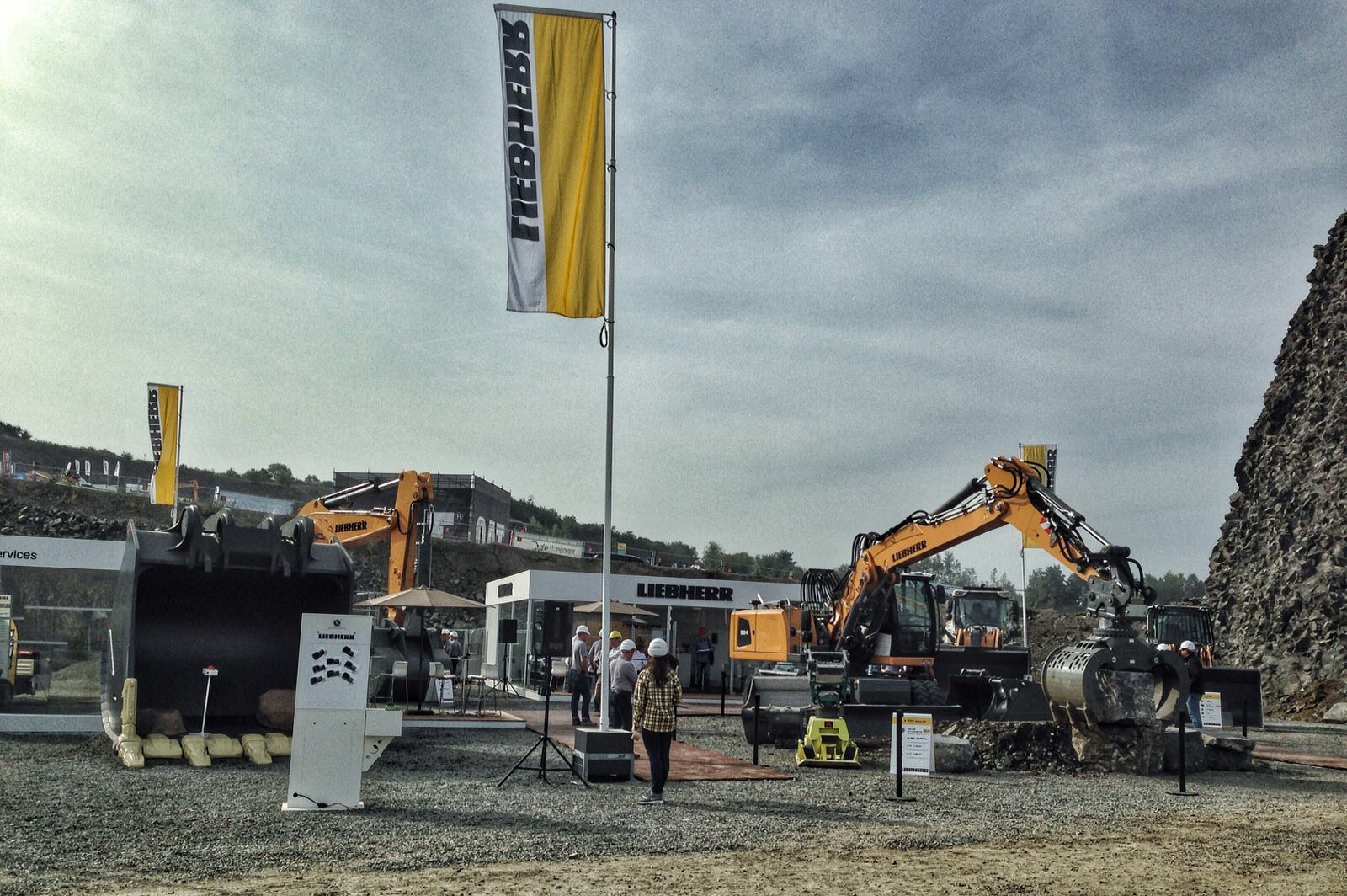 Liebherr_Steinexpo2017_Social-Media-Box_Aufbau1